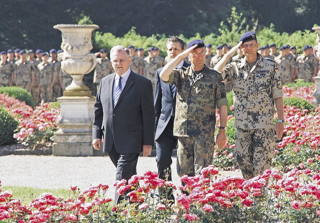 Altministerprsident Erwin Teufel, Don...dseinsatz in Afghanistan aufbrechen.    | Foto: LBECK