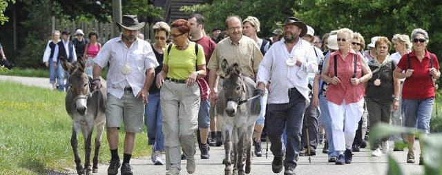 Mit Esel, Rucksack und vielen Erfahrun...ger auf den Weg von Altdorf nach Rust.  | Foto: Europa-Park