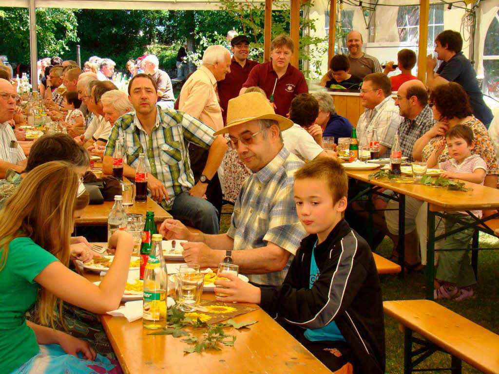 Musik und Geselligkeit standen beim Rastplatzfest im Mittelpunkt Musik und Geselligkeit standen beim Rastplatzfest im Mittelpunkt