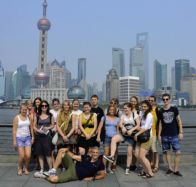 Neckisches Bild vor der Kulisse von Schanghai   | Foto: BZ