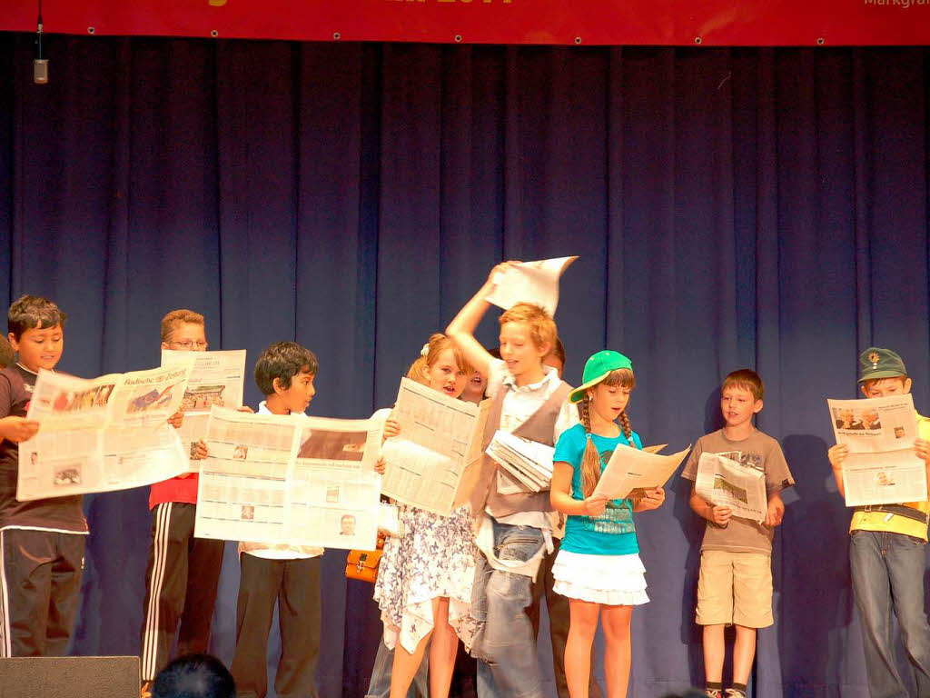 Von wegen nur Liebe: Oberstufe des Theater-Ensembles vom  Kreisgymnasium Neuenburg