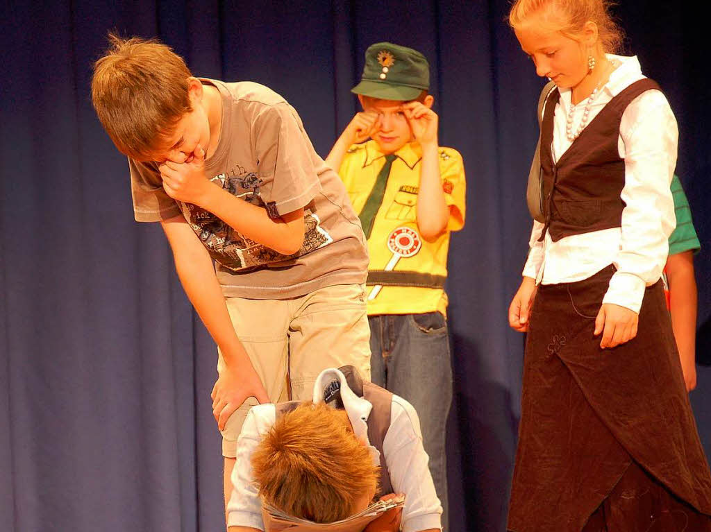 Von wegen nur Liebe: Oberstufe des Theater-Ensembles vom  Kreisgymnasium Neuenburg