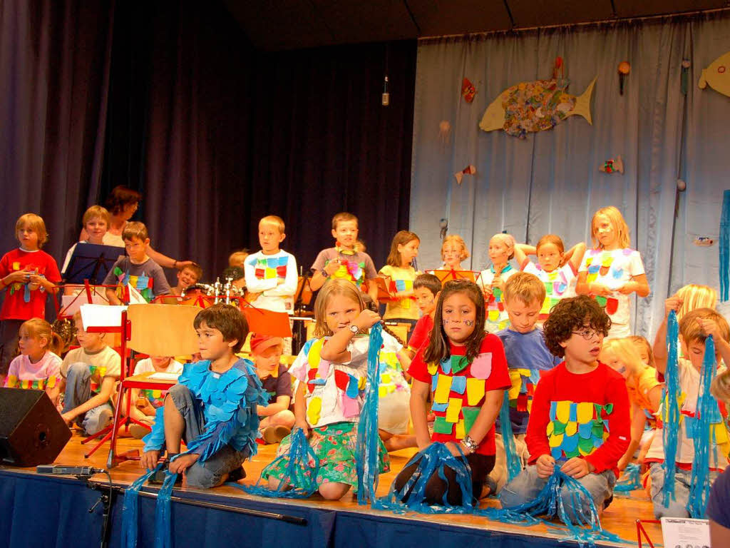 Der Regenbogenfisch: die Klassen 1a, 1b, 2a, 2b der Ren-Schickele-Schule Badenweiler