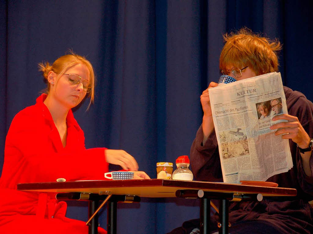 Von wegen nur Liebe: Oberstufe des Theater-Ensembles vom  Kreisgymnasium Neuenburg