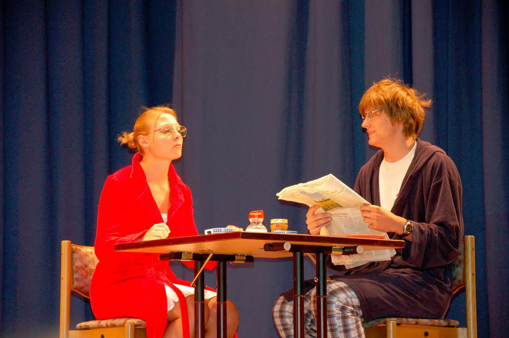 Von wegen nur Liebe: Oberstufe des Theater-Ensembles vom  Kreisgymnasium Neuenburg