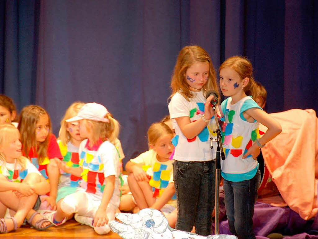 Der Regenbogenfisch: die Klassen 1a, 1b, 2a, 2b der Ren-Schickele-Schule Badenweiler