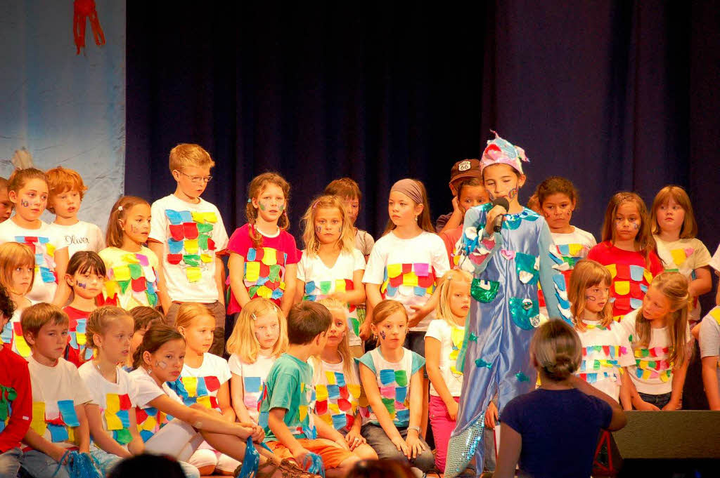 Der Regenbogenfisch: die Klassen 1a, 1b, 2a, 2b der Ren-Schickele-Schule Badenweiler