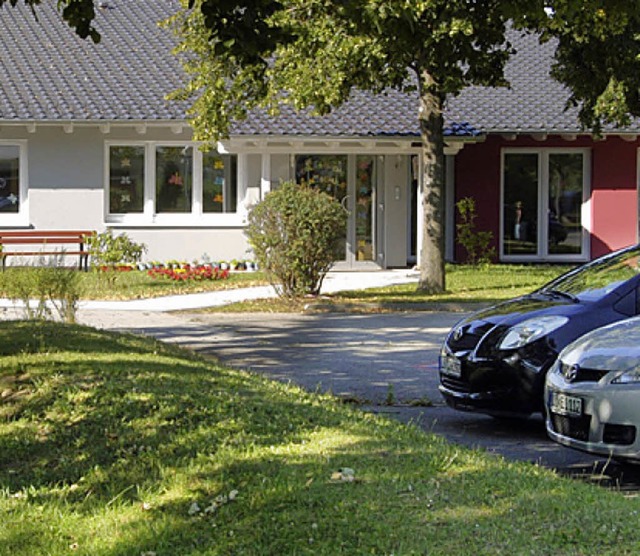 Um die verlssliche Grundschule  gehr...vor allem zu Strae und Parkplatz hin.  | Foto: Langelott