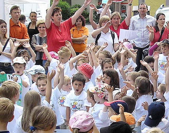 Die Jungen und Mdchen  der Murger Fel... beim Mitsingfest am Samstag beweisen.  | Foto:  privat/Repro:  Frse