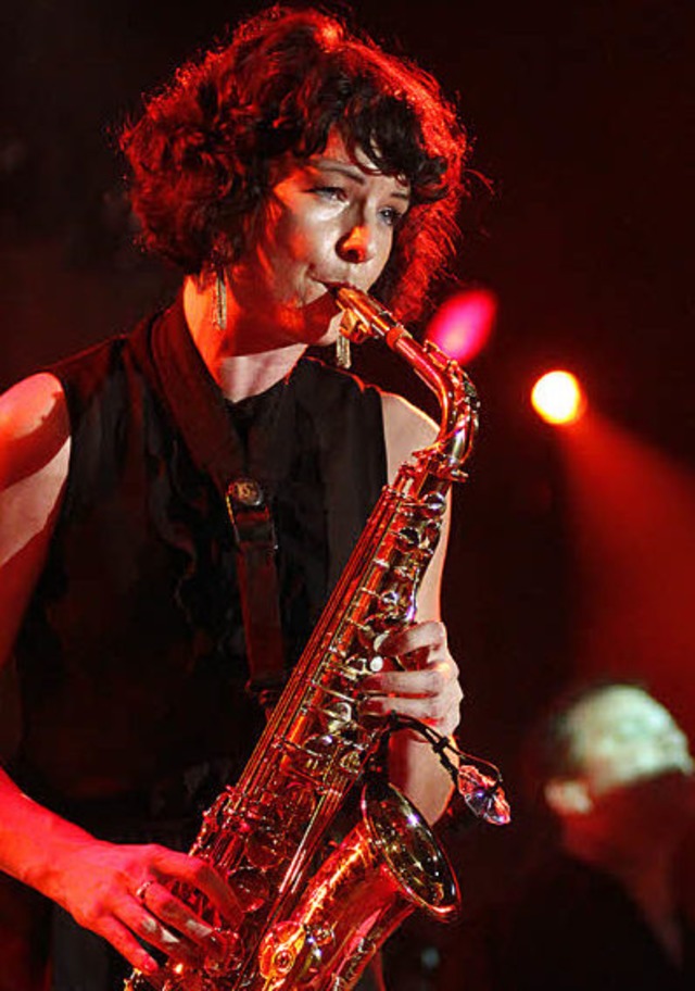 Und die Saxophonistin: Jorja Chalmer   | Foto: Wolfgang Grabherr