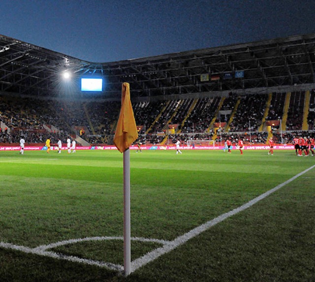 Gespenstische Stimmung  im Dresdner Stadion   | Foto: dpa