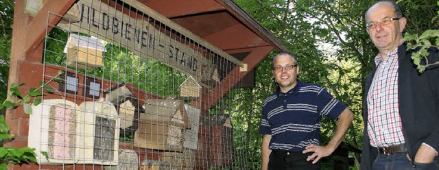 Offene Tr: Vorsitzender Bernward Lohr...rbienenstand ins  Andelsbachtal ein.    | Foto: Hrvoje Miloslavic