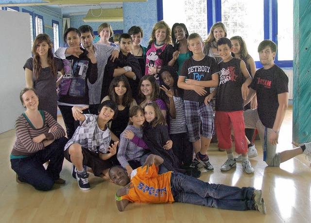 Gruppenbild mit allen Workshop-Teilneh...den sechs Betreuern von Tempus Fugit.   | Foto: M. Proprenter