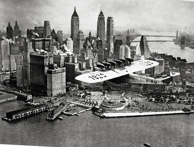 Einst ein Rekord: 421 Tonnen wog die  ...ch in New York  am 27. August 1931 an.  | Foto: EADS/ Dornier GmbH