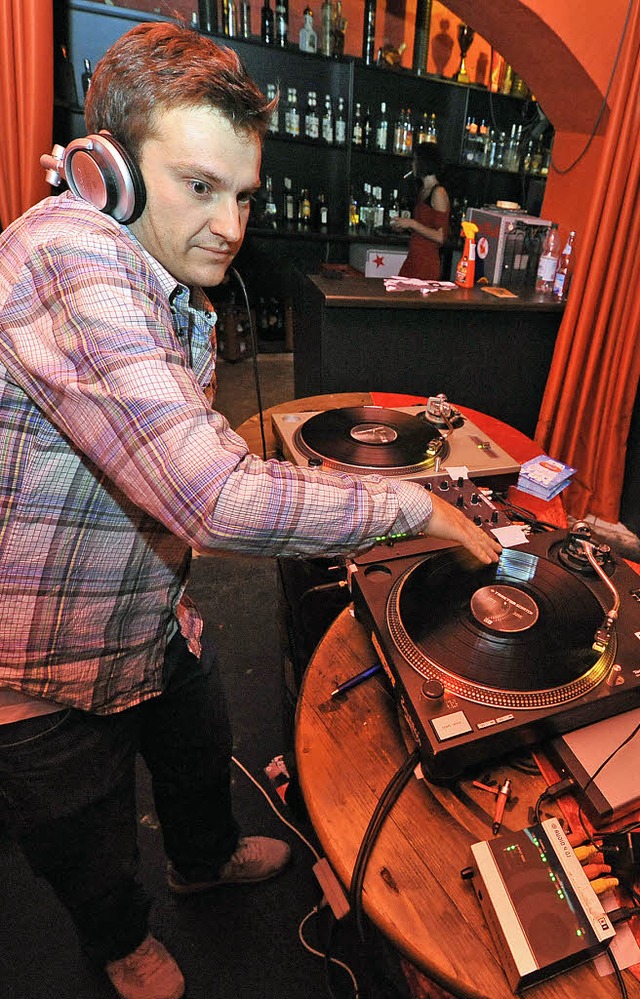 &#8222;DJ Funkmessiah&#8220; aka Chris...h  an seinem nchtlichen Arbeitsplatz   | Foto: Michel Bamberger