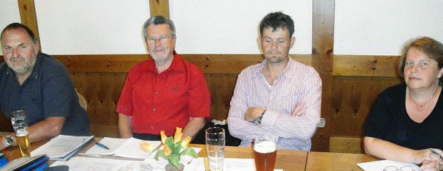 Der Vorstand des Vereins &#8222;Laupen...artenanlage Rheinwiese am Murger Weg.   | Foto: ReINhard Herbrig