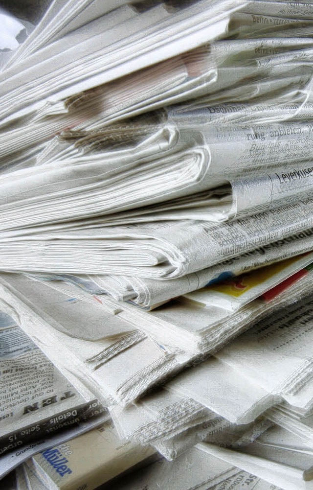 Wohin mit den alten Zeitungen? Ganz einfach: neues Papier daraus machen.  | Foto: dpa