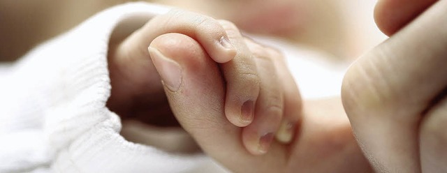 So klein sind die Finger eines Babys nach der Geburt.   | Foto: Fotolia