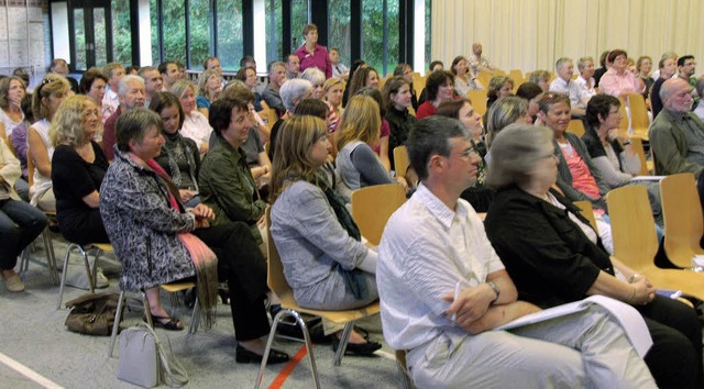 Rund 150 Zuhrer diskutierten auf Einl... der Fritz-Boehle-Grundschule (oben).   | Foto: Gerhard Walser