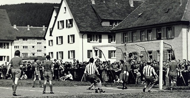 Nach dem Zweiten Weltkrieg wurden die ...Hans Thoma-Schule steht, ausgetragen.   | Foto: Archiv FCN
