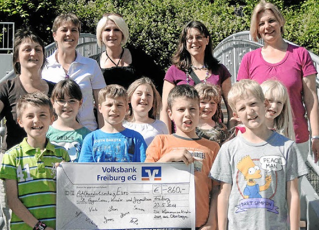 Die Erstkommunionkinder aus Oberbergen...60 Euro fr ein Freiburger Kinderheim.  | Foto: herbert trogus