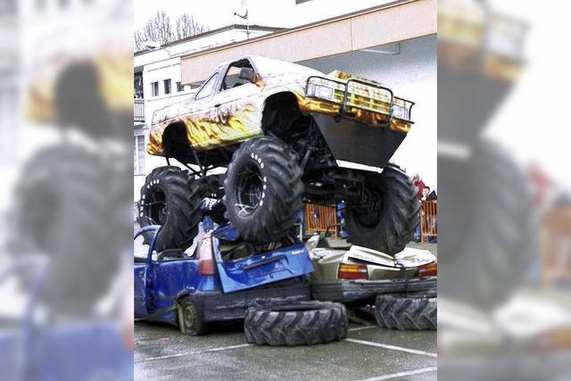 Monster-Truck-Show sucht noch alte Autos