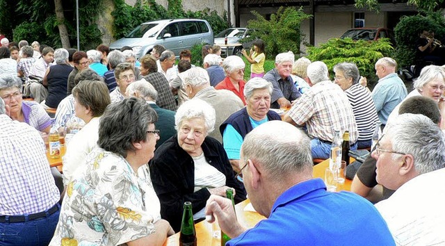 Viele Besucher fanden sich ein zum Pla...rchen auf dem Blumenplatz in Mappach.   | Foto: Eckard