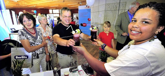 Am Stand des Berufsorientierungsprogra...n der Wirthstrae Cocktails serviert.   | Foto: Thomas Kunz