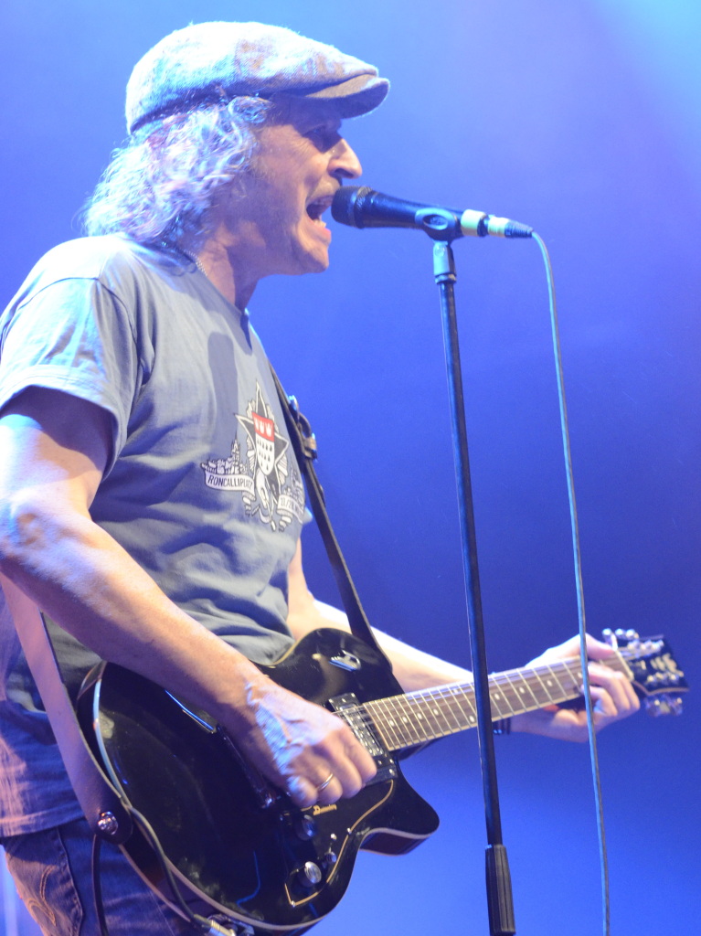 Wolfgang Niedecken gab auch an der E-Gitarre den Rock-Rebellen
