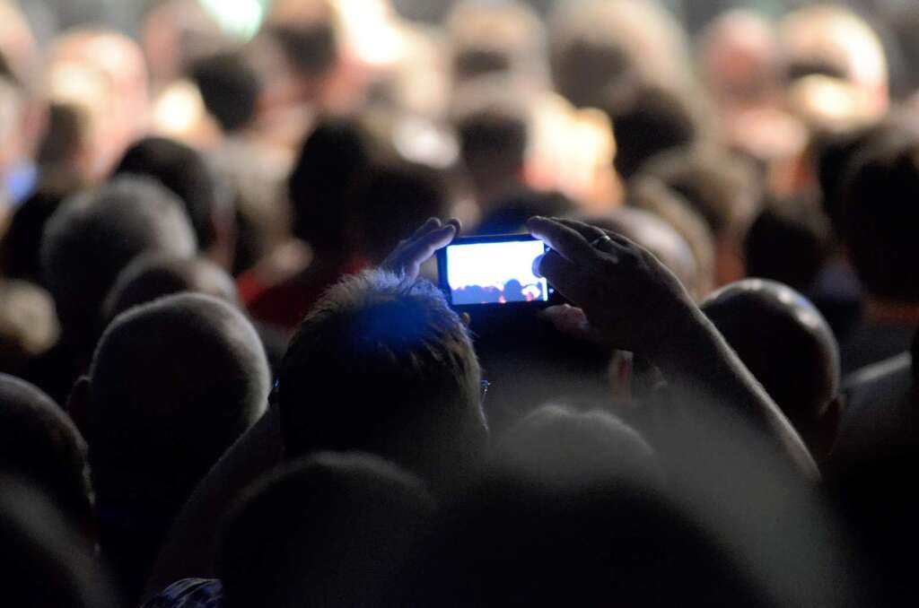 Das Handy ist immer und berall: Fotos und Videos demnchst im Netz