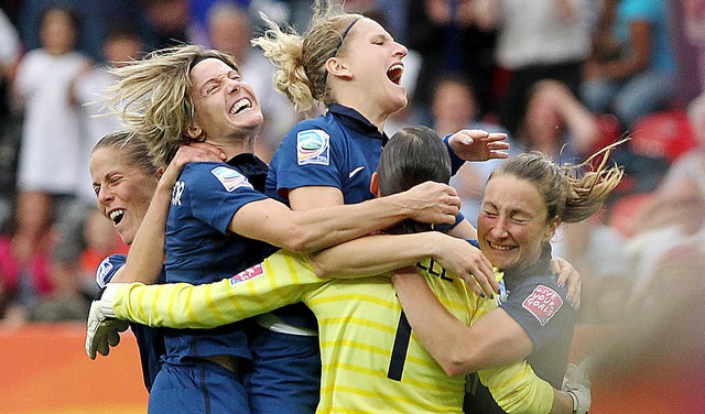 Frankreichs Spielerinnen feiern.  | Foto: afp