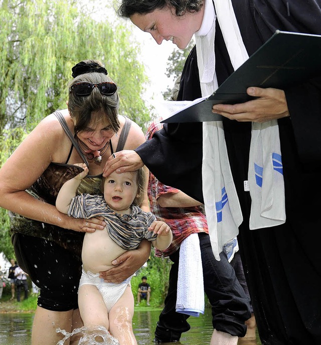 Wasser von unten, Wasser von oben  &#8...r Evangelischen Landeskirche begangen.  | Foto: dpa