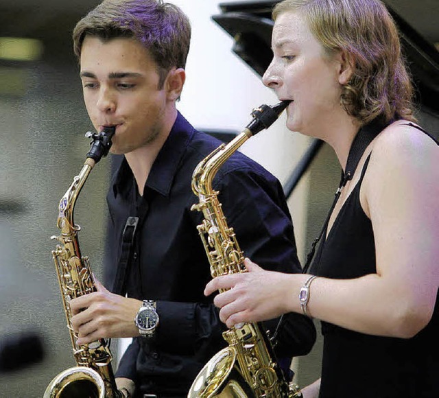 Maximilian Baritz und Simona Staiger ...ie Grenzen zwischen Klassik und Jazz.   | Foto: Heidi Fssel