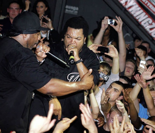 Und er kam doch noch: Nachteule und Rapper Ice Cube (Mitte).   | Foto: heidi fssel