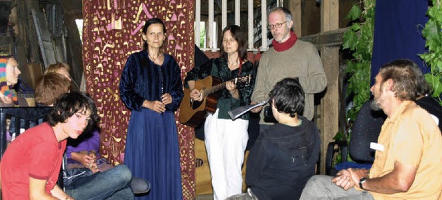 Die beiden singenden Schwestern bracht...Hottingen alte irische Weisen zu Gehr  | Foto: Karin Stckl-Steinebrunner