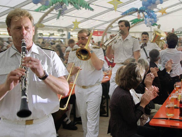 In Wehr wurde die Big Band der Bundesw...ie Band im Bad Sckinger Schlosspark.   | Foto: Archivfoto: Jrn Kerckhoff