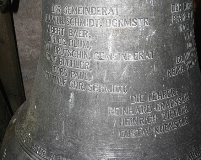 Auf der  Glocke wurden 1922 die Namen wichtiger Personen verewigt.  | Foto: Sutter