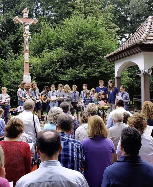 Die Pfadfinder sorgten nicht nur fr d...den  Gottesdienst vor der Kapelle mit.  | Foto: PRivat