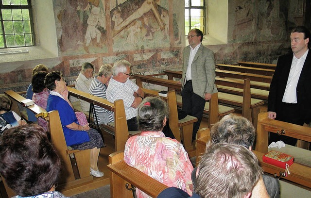 Jrg Augenstein (links) und Pfarrer Mi...Nachteile einer Kirchengemeindefusion.  | Foto: Schtz