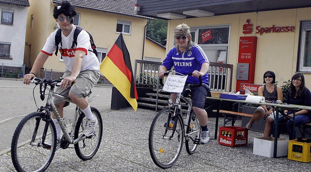 Teilnehmer der Radrallye: fr den Teil...ten Frisur gabe es einen Sonderpreis.   | Foto: Heidi Fssel