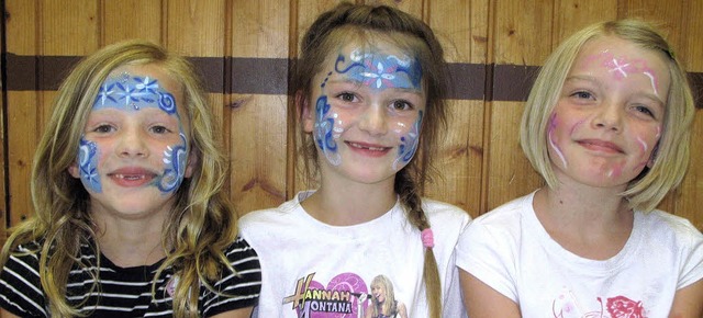 Celine, Jennifer und Leonie (von links...hatten viel Spa beim Kinderturnfest.   | Foto: maier