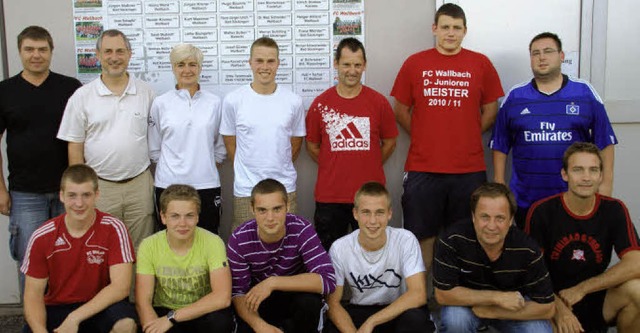 Der Jugend-Trainerstab des FC Wallbach...mens Grling (vordere Reihe von links)  | Foto: Hrvoje Miloslavic