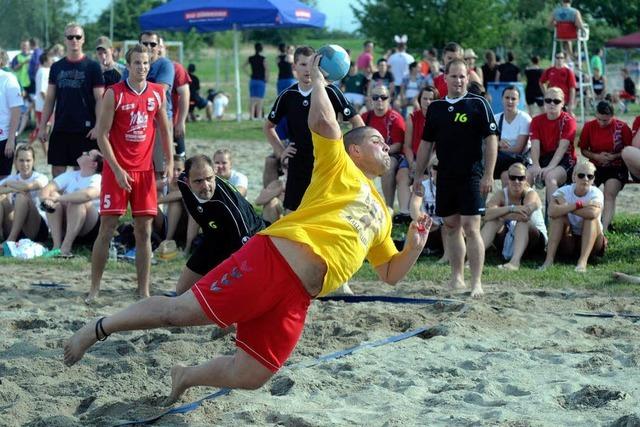 Handballer siegreich auch im Sand