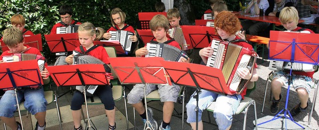 Die Happy Junior&#8217;s Band der Trac...modernen und volkstmlichen Liedern.    | Foto: DIETER MAURER