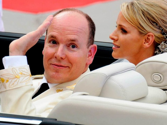 Charlene und Albert nach ihrer Hochzeit.  | Foto: AFP