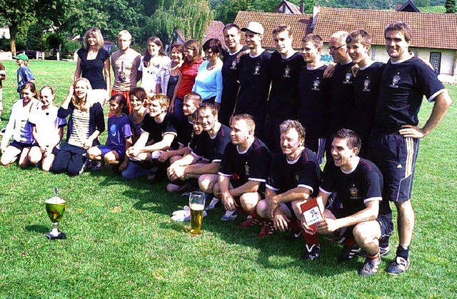 Stolz prsentierten sich die erfolgrei...raenfuballturnier in Pfaffenweiler.   | Foto: Franz Hilger