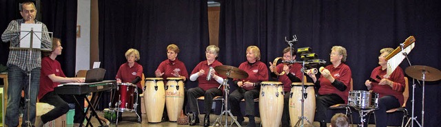 Lernen und Musikbegeisterung passen in...siker der Seniorenwerkstatt in Aktion   | Foto: Privat