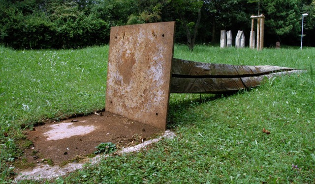 Skulpturenweg, Armin Ghringer: Offenbar hat der Sturm diese Skulptur gefllt  | Foto: Sylvia-Karina Jahn