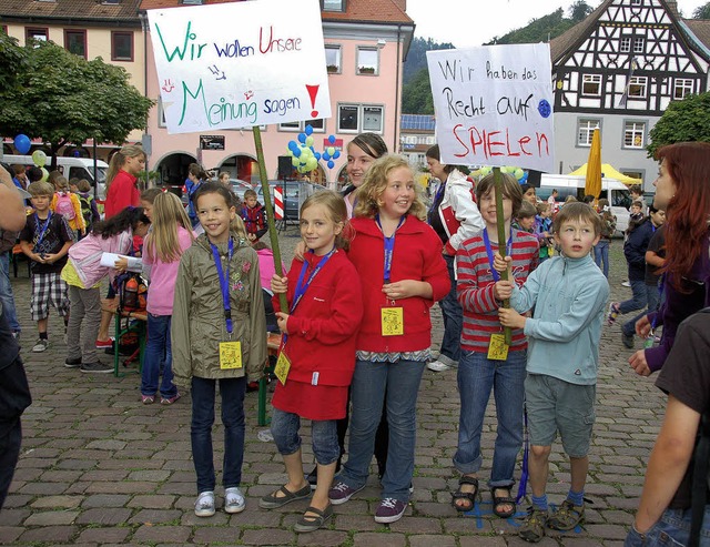 Kinder haben Rechte: In Waldkirch sagen sie Politikern ihre Meinung.  | Foto: helga Lorenz