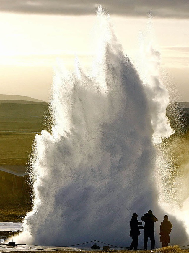 Strokkur ist der grte aktive Geysir ... er eruptiert etwa alle acht Minuten.   | Foto: ddp